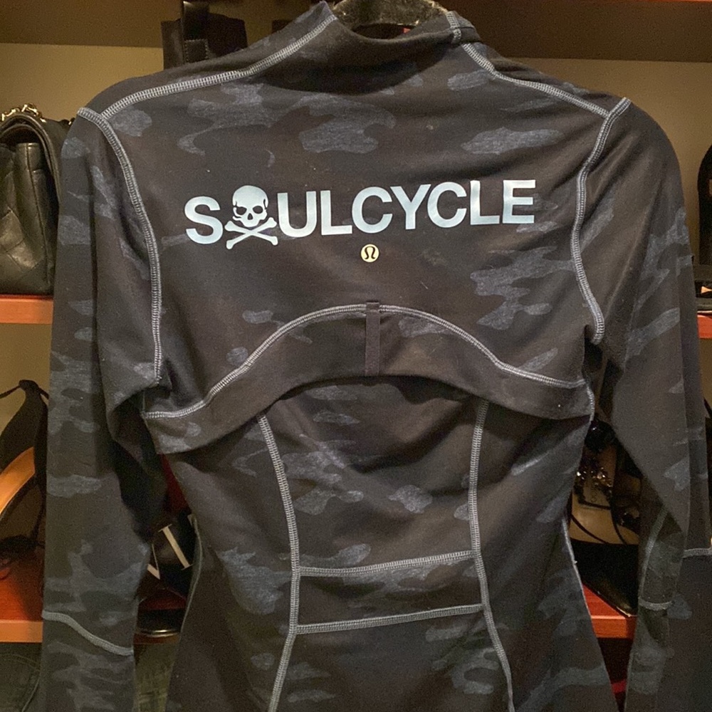 Lulu define jacket SoulCycle